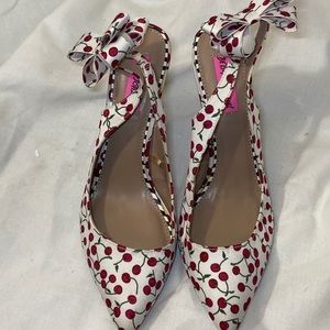 Size 9 Betsey Johnson cherry heel